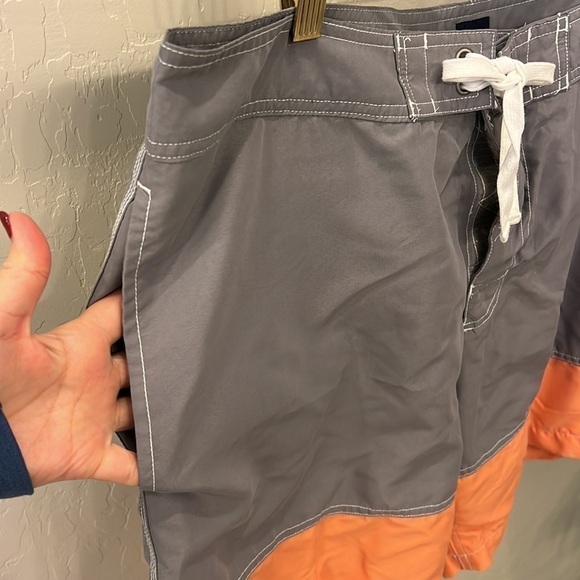 Gap men’s colorblock swim trunks, pockets, mesh lining, grey/orange, sz XL - Picture 4 of 14